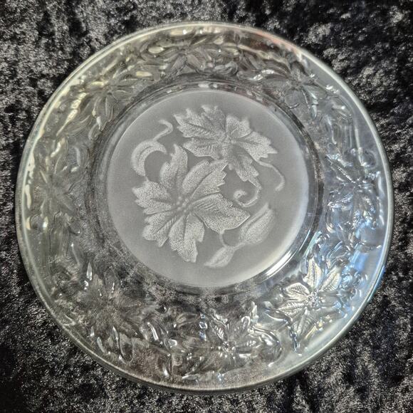 Set of 4 Princess House Fantasia 6-inch Bread Plates Frosted Center - Picture 5 of 6